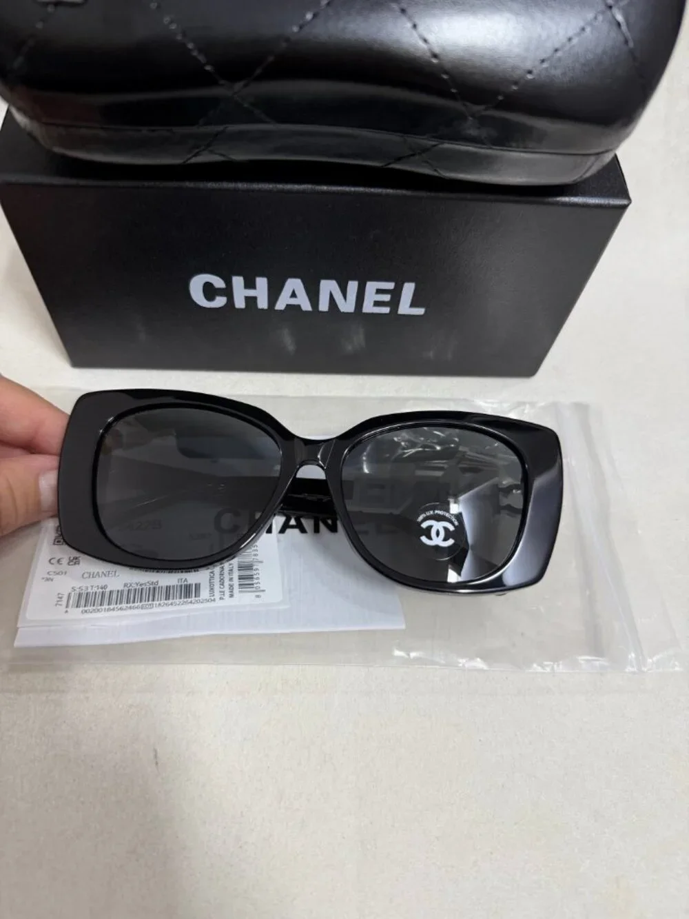 New Chanel 5422 Polarized Sunglasses - Black/White CC Logo